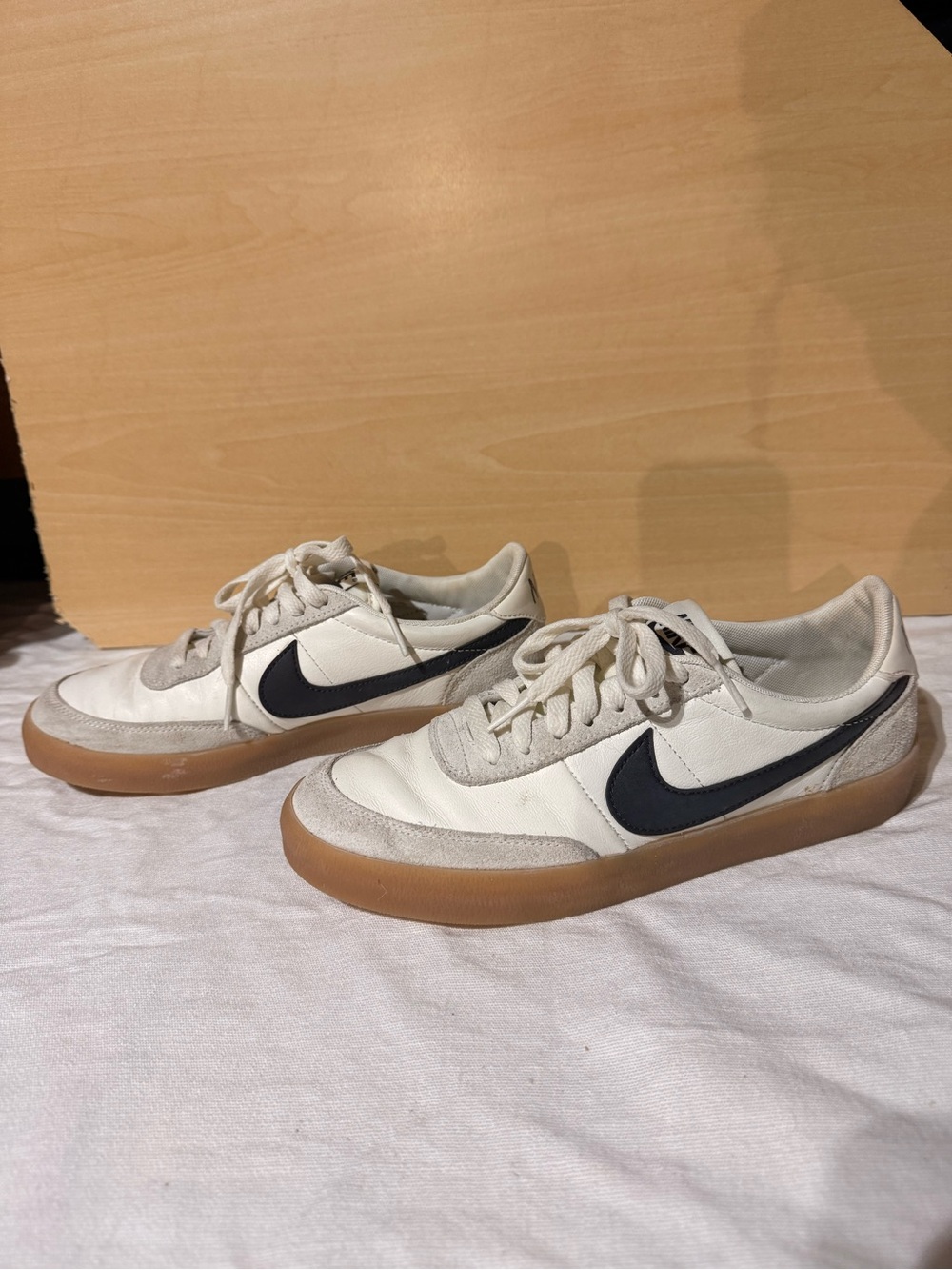 Nike women’s White and navy Classic Gum Sole Sneakers
